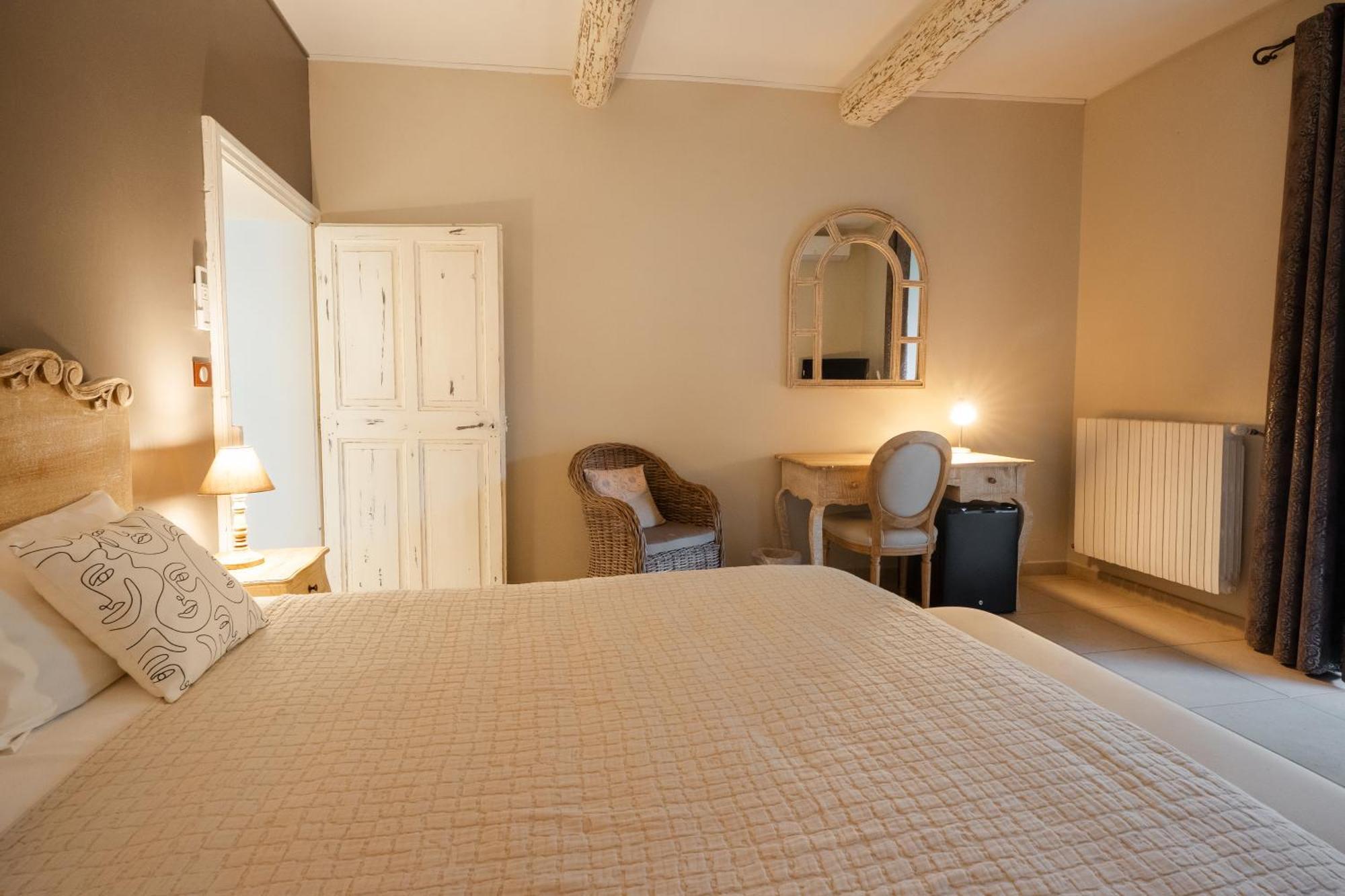 La Belle Vie Hotell Saint-Hilaire-dʼOzilhan Eksteriør bilde